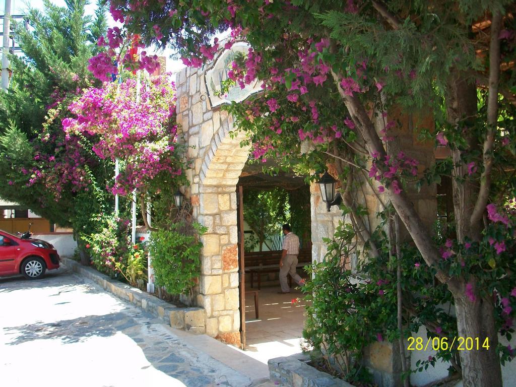 אורטקנט Kriss Otel מראה חיצוני תמונה