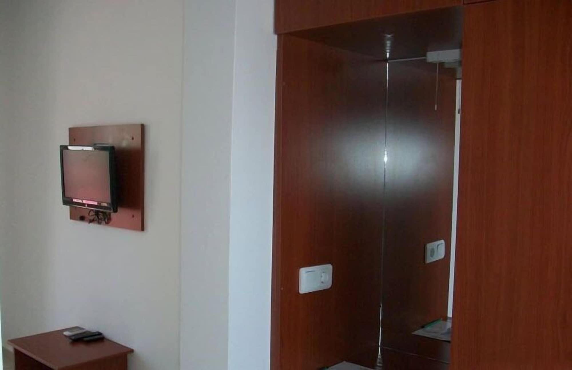 אורטקנט Kriss Otel מראה חיצוני תמונה