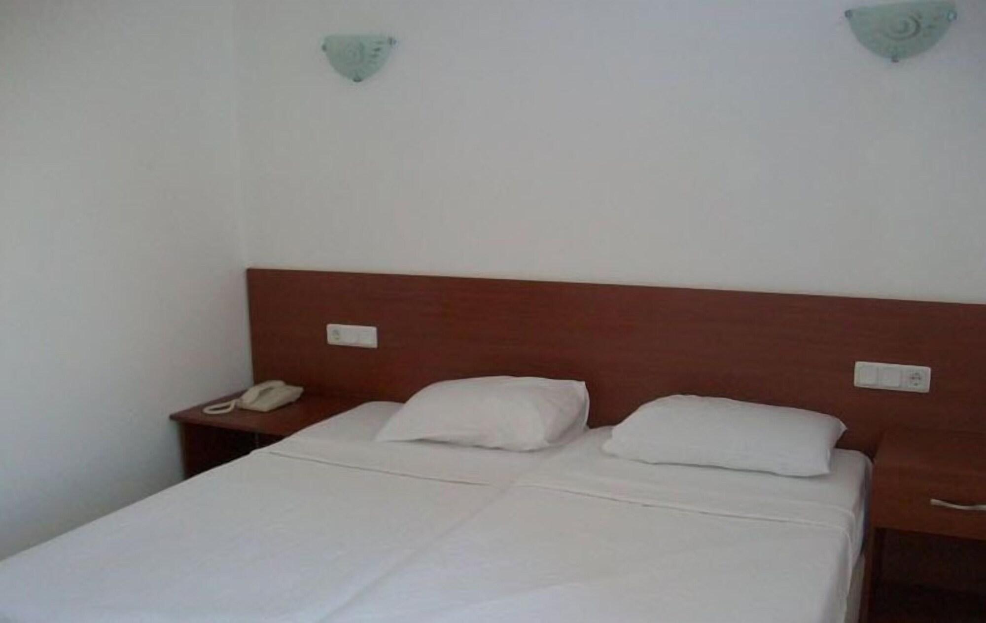 אורטקנט Kriss Otel מראה חיצוני תמונה