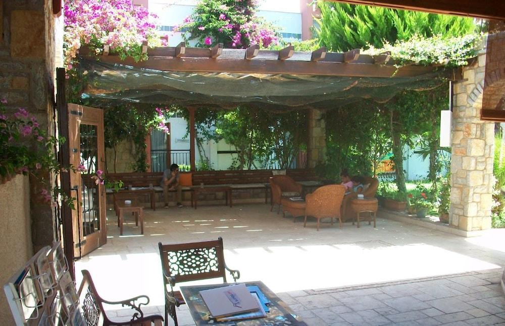 אורטקנט Kriss Otel מראה חיצוני תמונה